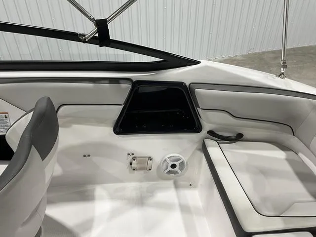 Slide: The Image of Yamaha SX190 2019 - 6