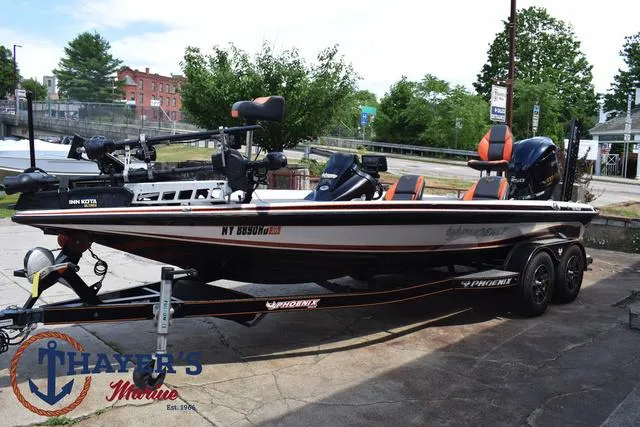 Slide: The Image of Phoenix Bass Boats 721 ProXP 2020 - 10