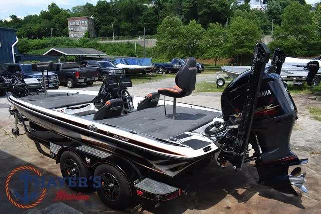 Slide: The Image of Phoenix Bass Boats 721 ProXP 2020 - 11