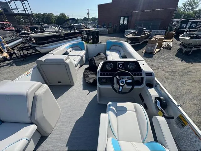 Slide: The Image of Godfrey Sweetwater 2286 SFL Tritoon - Yamaha 150 2026 - 10