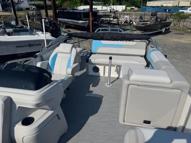 Slide: The Image of Godfrey Sweetwater 2286 SFL Tritoon - Yamaha 150 2026 - 13