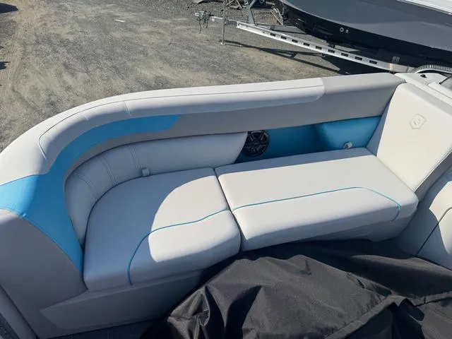 Slide: The Image of Godfrey Sweetwater 2286 SFL Tritoon - Yamaha 150 2026 - 15