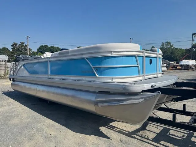 Slide: The Image of Godfrey Sweetwater 2286 SFL Tritoon - Yamaha 150 2026 - 16