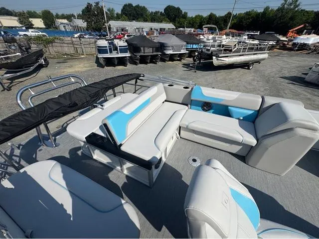 Slide: The Image of Godfrey Sweetwater 2286 SFL Tritoon - Yamaha 150 2026 - 7