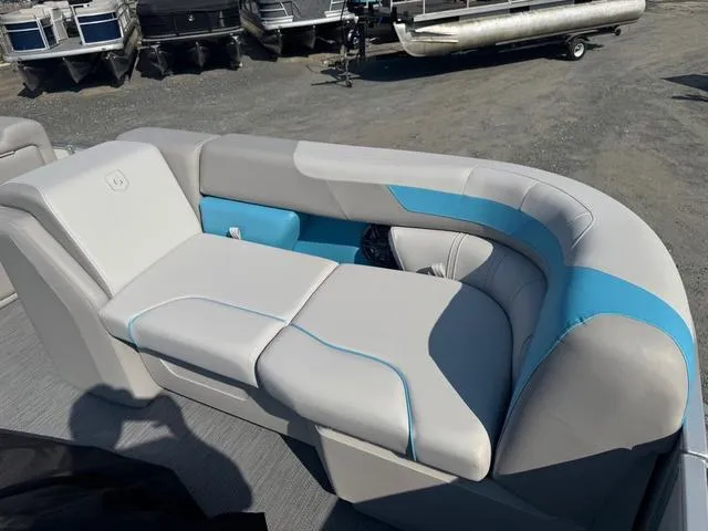 Slide: The Image of Godfrey Sweetwater 2286 SFL Tritoon - Yamaha 150 2026 - 8