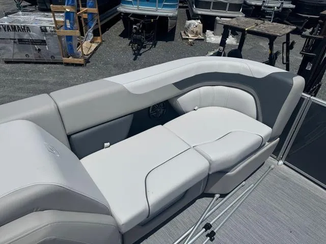 Slide: The Image of Godfrey Sweetwater 2286 SFLC Tritoon - Yamaha 150 2026 - 10