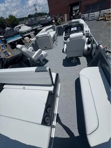 Slide: The Image of Godfrey Sweetwater 2286 SFLC Tritoon - Yamaha 150 2026 - 11