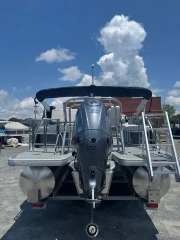 Slide: The Image of Godfrey Sweetwater 2286 SFLC Tritoon - Yamaha 150 2026 - 3