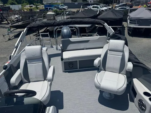 Slide: The Image of Godfrey Sweetwater 2286 SFLC Tritoon - Yamaha 150 2026 - 7