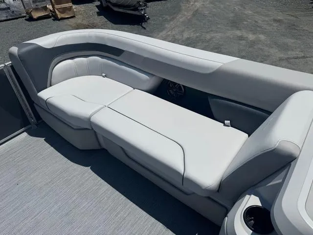 Slide: The Image of Godfrey Sweetwater 2286 SFLC Tritoon - Yamaha 150 2026 - 9