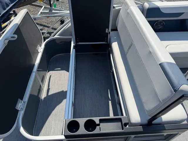 Slide: The Image of Godfrey Sweetwater 2286 SFL Tritoon - Yamaha 150 2026 - 13