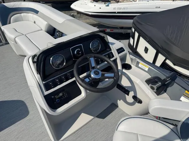 Slide: The Image of Godfrey Sweetwater 2286 SFL Tritoon - Yamaha 150 2026 - 15