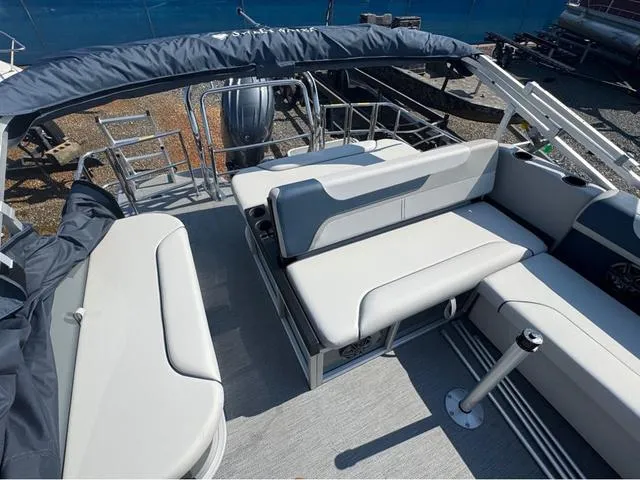 Slide: The Image of Godfrey Sweetwater 2286 SFL Tritoon - Yamaha 150 2026 - 5