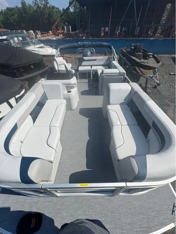 Slide: The Image of Godfrey Sweetwater 2286 SFL Tritoon - Yamaha 150 2026 - 6