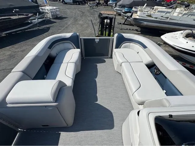 Slide: The Image of Godfrey Sweetwater 2286 SFL Tritoon - Yamaha 150 2026 - 7