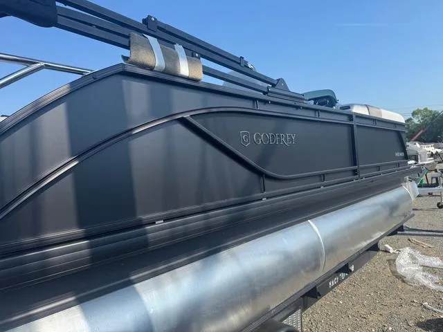 Slide: The Image of Godfrey Sweetwater 2286 SFL - Yamaha 250 SHO 2026 - 10