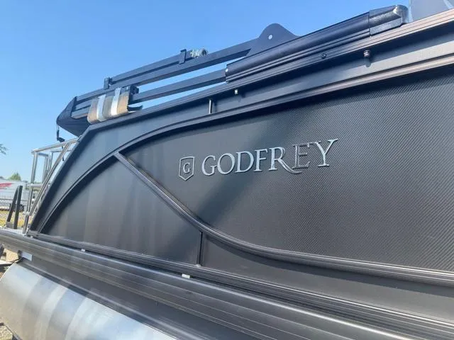 Slide: The Image of Godfrey Sweetwater 2286 SFL - Yamaha 250 SHO 2026 - 11