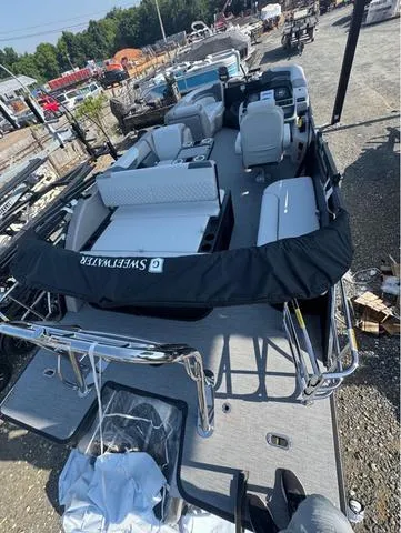 Slide: The Image of Godfrey Sweetwater 2286 SFL - Yamaha 250 SHO 2026 - 12