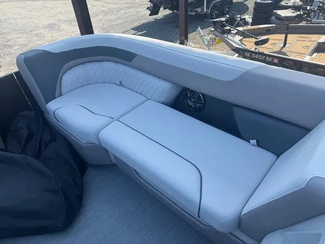 Slide: The Image of Godfrey Sweetwater 2286 SFL - Yamaha 250 SHO 2026 - 13