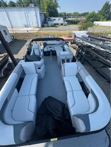 Slide: The Image of Godfrey Sweetwater 2286 SFL - Yamaha 250 SHO 2026 - 14