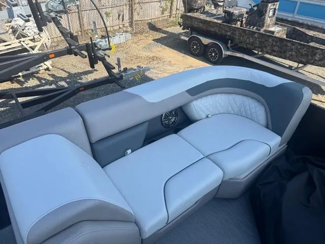 Slide: The Image of Godfrey Sweetwater 2286 SFL - Yamaha 250 SHO 2026 - 15