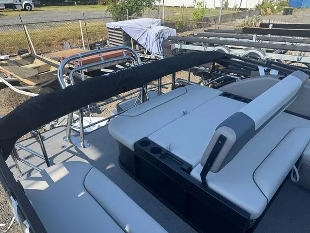 Slide: The Image of Godfrey Sweetwater 2286 SFL - Yamaha 250 SHO 2026 - 16