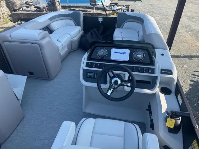 Slide: The Image of Godfrey Sweetwater 2286 SFL - Yamaha 250 SHO 2026 - 17