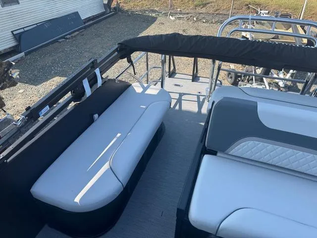 Slide: The Image of Godfrey Sweetwater 2286 SFL - Yamaha 250 SHO 2026 - 18