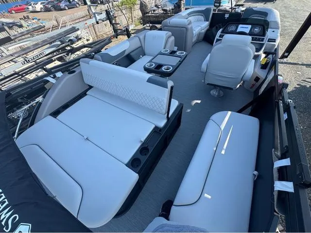 Slide: The Image of Godfrey Sweetwater 2286 SFL - Yamaha 250 SHO 2026 - 4