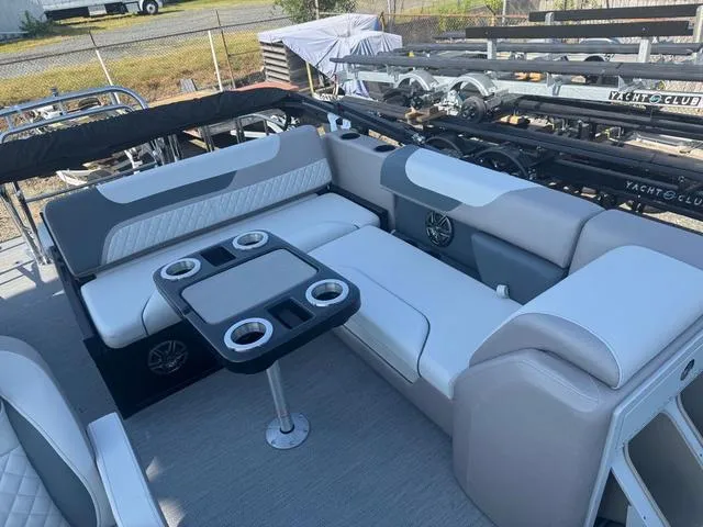 Slide: The Image of Godfrey Sweetwater 2286 SFL - Yamaha 250 SHO 2026 - 5