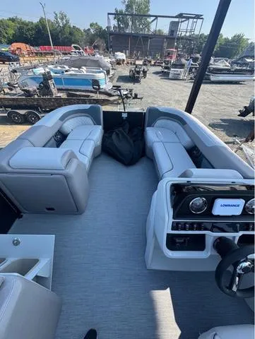 Slide: The Image of Godfrey Sweetwater 2286 SFL - Yamaha 250 SHO 2026 - 6