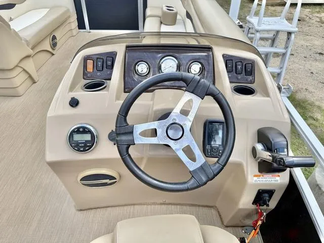 Slide: The Image of Bennington 22 SL 2017 - 6