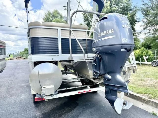 Slide: The Image of Bennington 22 SL 2017 - 8