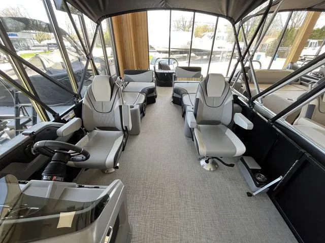 Slide: The Image of Tahoe LTZ 2585 QLS 2025 - 3