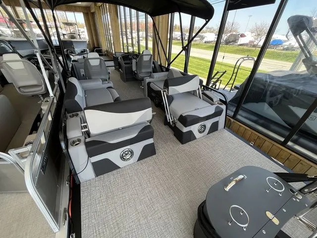 Slide: The Image of Tahoe LTZ 2585 QLS 2025 - 5