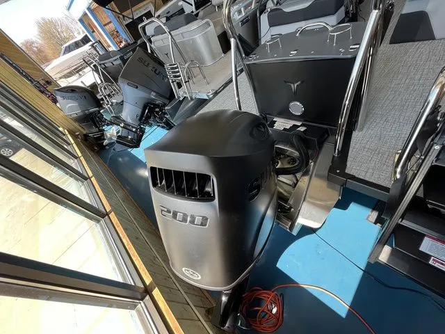 Slide: The Image of Tahoe LTZ 2585 QLS 2025 - 7