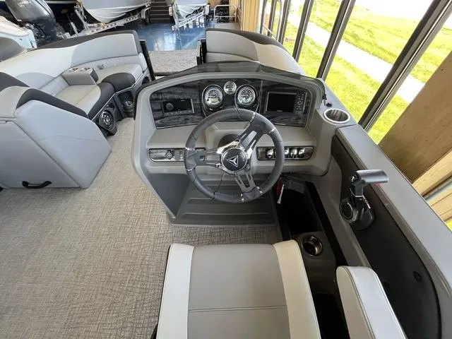 Slide: The Image of Tahoe LTZ 2585 QLS 2025 - 8