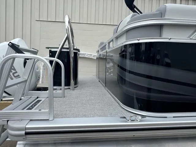 Slide: The Image of Tahoe Sport 2385 QL 2025 - 10