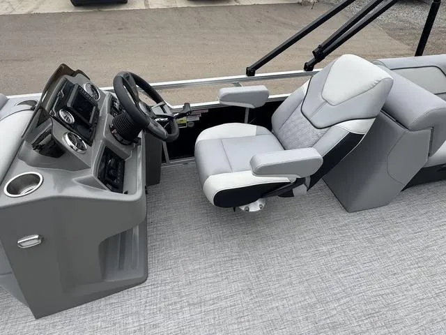 Slide: The Image of Tahoe Sport 2385 QL 2025 - 11