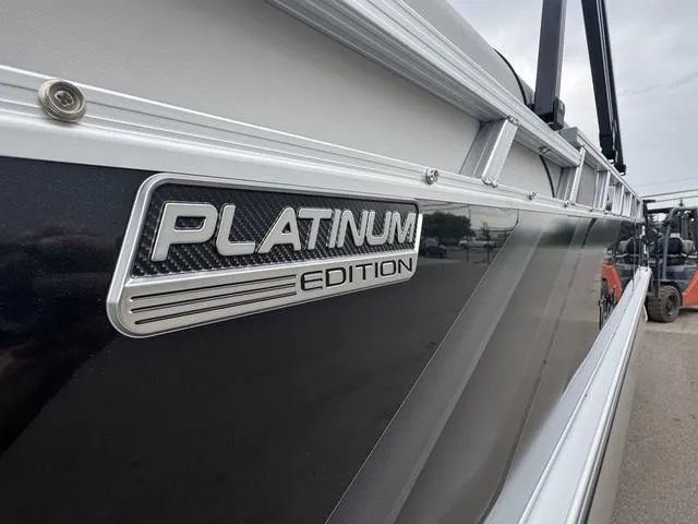 Slide: The Image of Tahoe Sport 2385 QL 2025 - 3