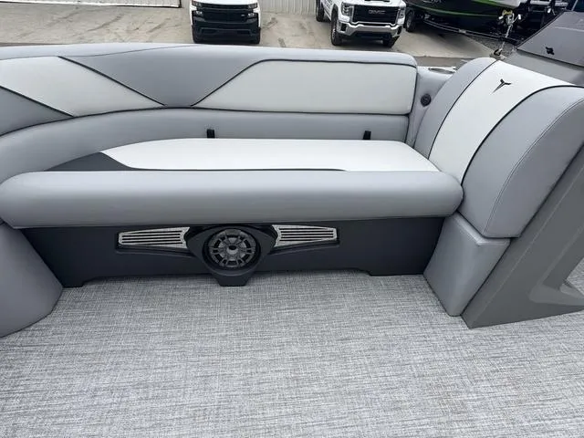 Slide: The Image of Tahoe Sport 2385 QL 2025 - 7