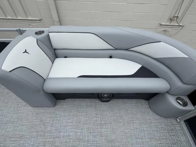 Slide: The Image of Tahoe Sport 2385 QL 2025 - 8