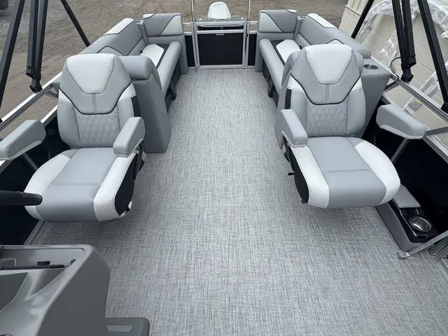 Slide: The Image of Tahoe Sport 2385 QL 2025 - 9