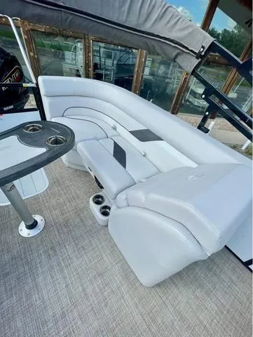 Slide: The Image of SunCatcher Select 322RC 2023 - 6