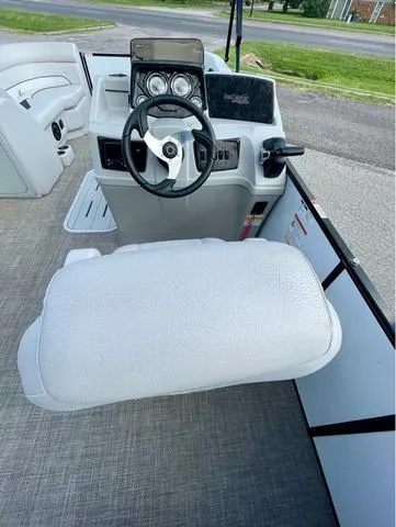 Slide: The Image of SunCatcher Select 322RC 2023 - 8