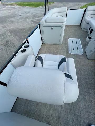 Slide: The Image of SunCatcher Select 322RC 2023 - 9