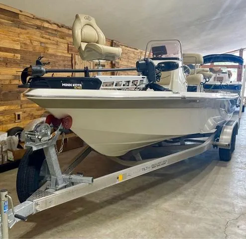 Slide: The Image of NauticStar 215 XTS 2019 - 1