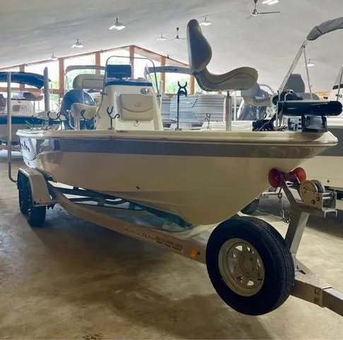 Slide: The Image of NauticStar 215 XTS 2019 - 2