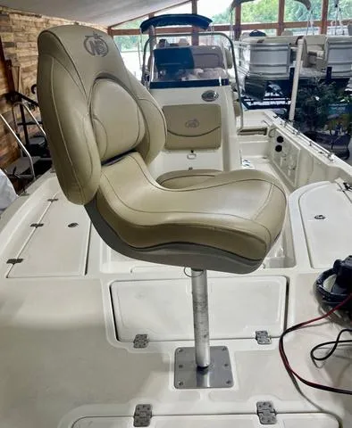 Slide: The Image of NauticStar 215 XTS 2019 - 6