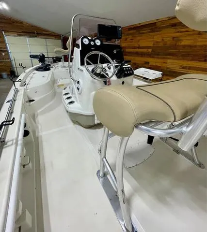 Slide: The Image of NauticStar 215 XTS 2019 - 8